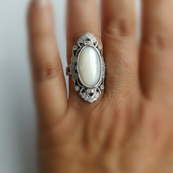 Elongated oval mother of pearl cz filigree ring 14k white gold 🆕 - Picture 3 of 4